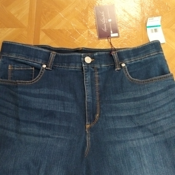 Gloria Vanderbilt High Rise Relaxed Straight Leg Petite Jeans - Picture 5 of 12